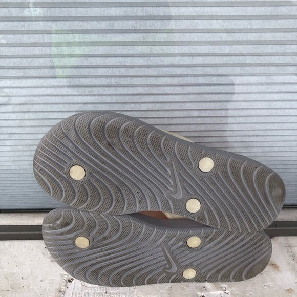 Nike Womens Cream and Gray Flip Flops sandals Size W6 - Picture 14 of 14